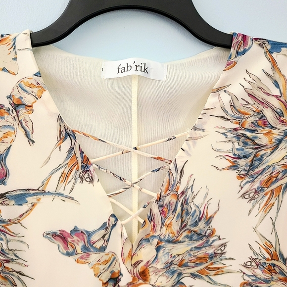 Fab'rik Cream White Abstract Floral Pattern Bell Sleeve Silk-Blend V-neck Dress - Picture 2 of 6